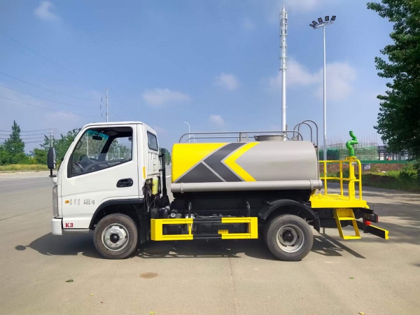 凱馬2.5噸灑水車