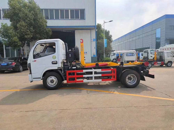 東風D6 勾臂垃圾車（5方）