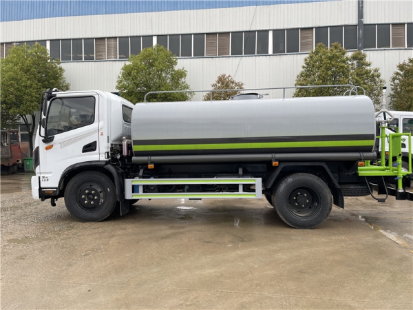 東風華神9噸灑水車