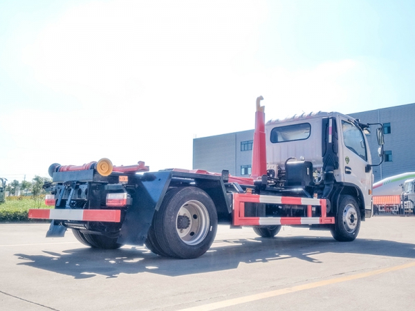 東風(fēng)大多利卡7方勾臂垃圾車