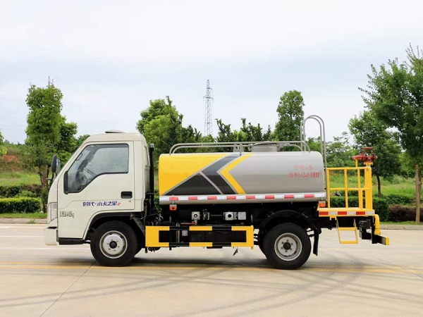 福田時(shí)代2.5噸灑水車(chē)