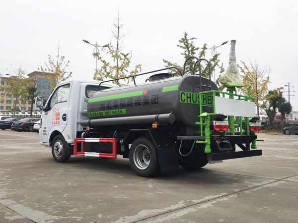 東風(fēng)途逸藍(lán)牌3噸灑水車
