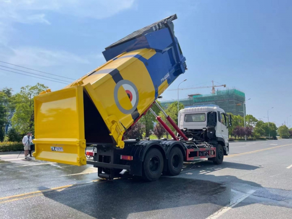 東風天龍后雙橋18方勾臂套臂垃圾車