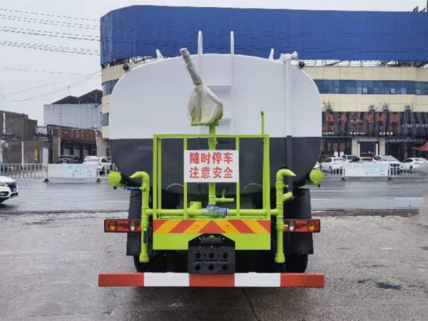 東風(fēng)華神前四后八25噸灑水車(chē)