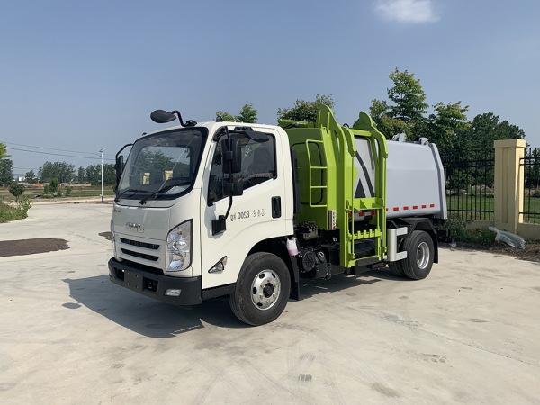  江鈴凱銳6方掛桶垃圾車(chē)