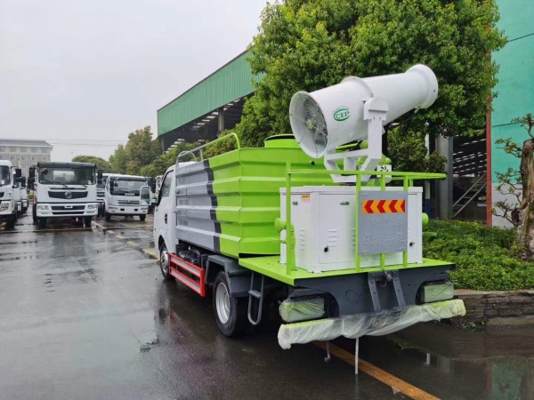 東風(fēng)途逸2.5方多功能抑塵車