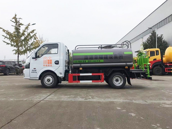 東風(fēng)途逸藍(lán)牌3噸灑水車