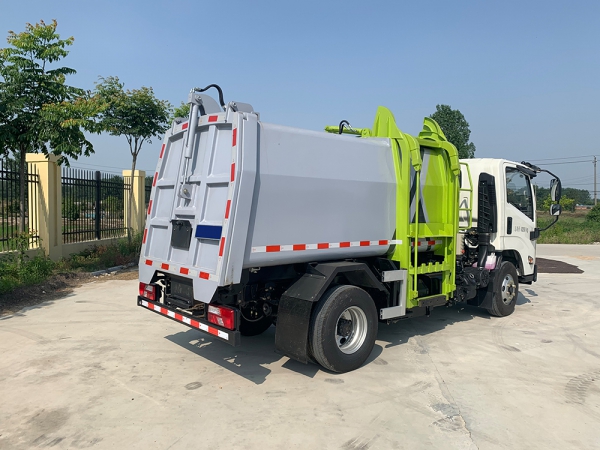 長安3方掛桶垃圾車