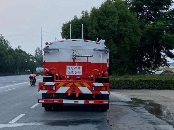 東風天龍20噸灑水車