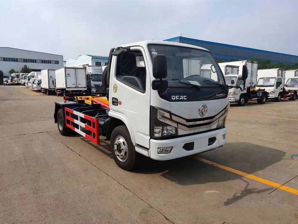東風D6 勾臂垃圾車（5方）