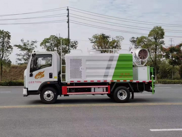 重汽豪曼藍牌抑塵車